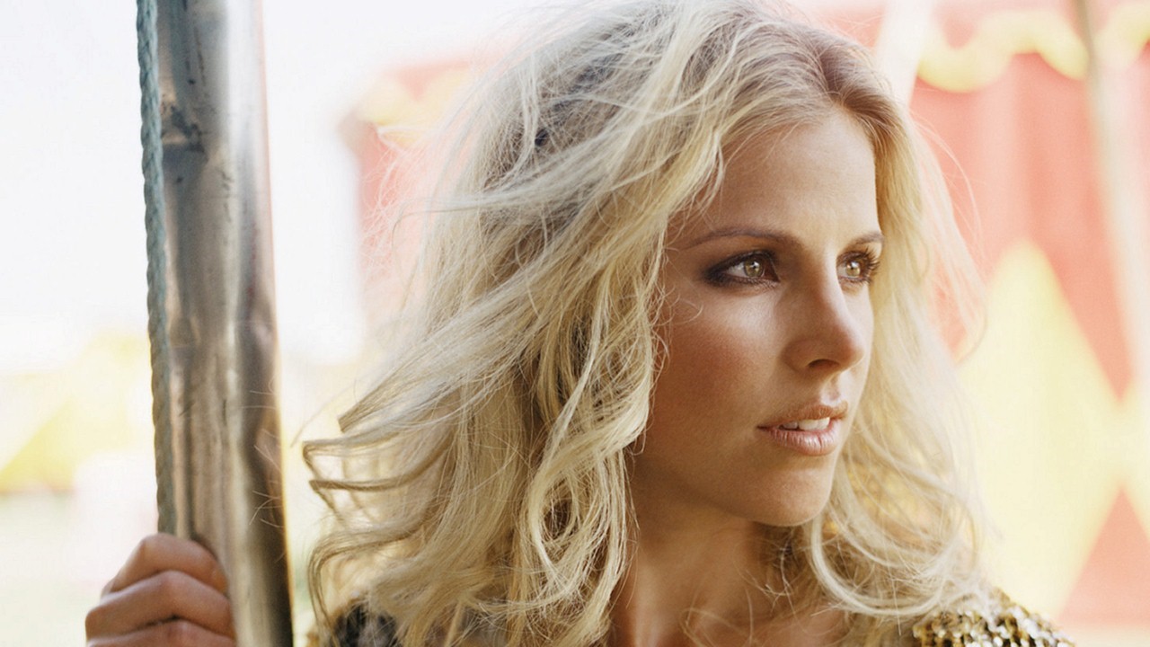 Lisa Miskovsky photo