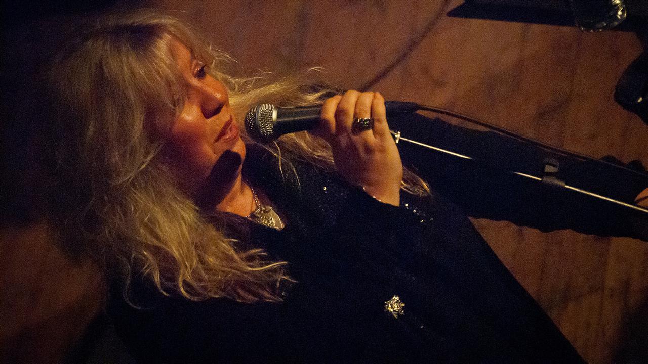 Judie Tzuke photo