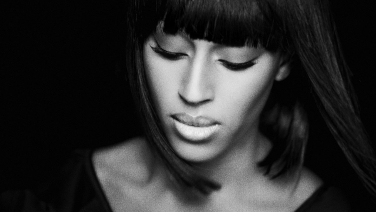 Alexandra Burke photo