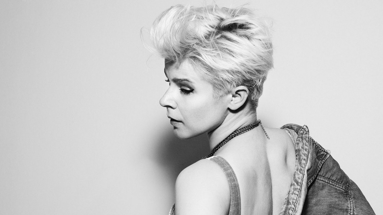 Robyn photo