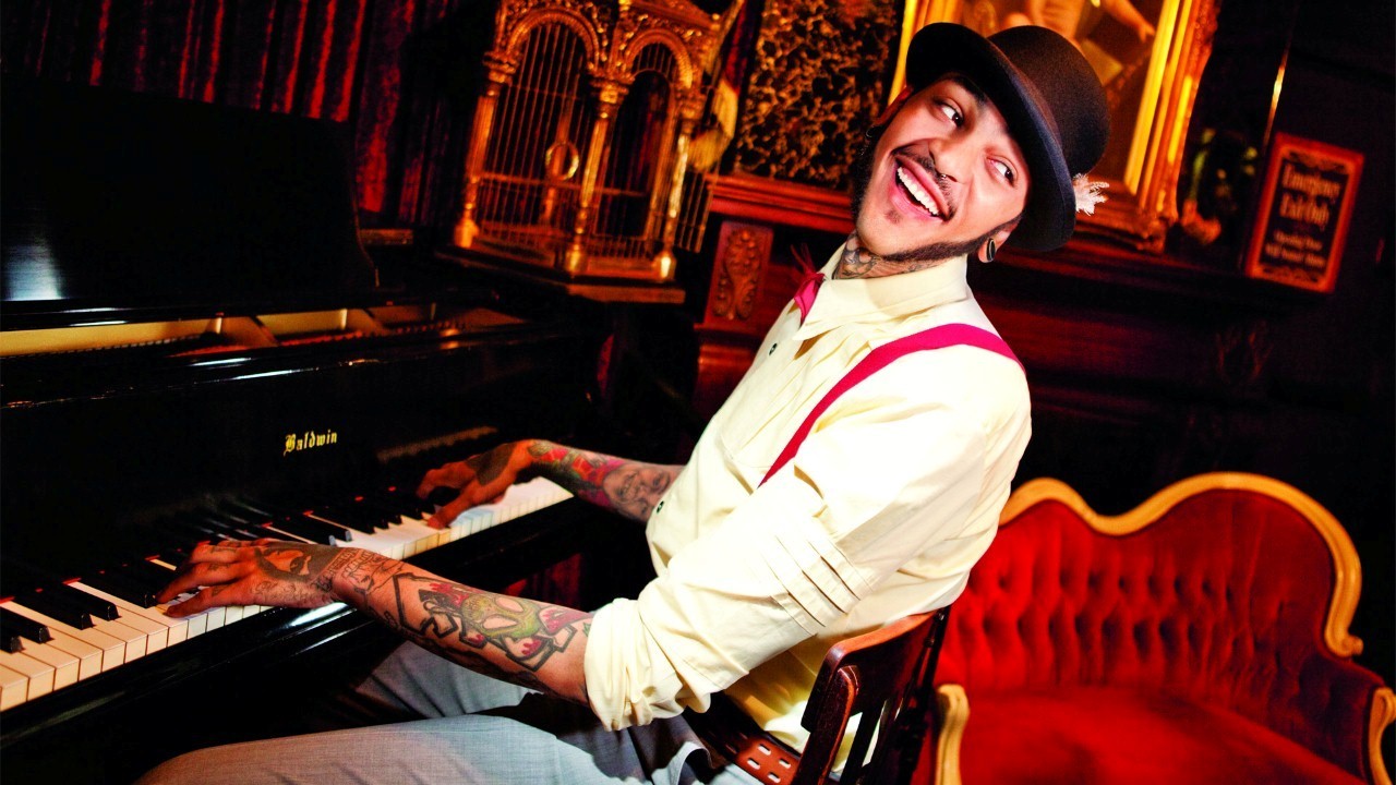 Travie McCoy photo